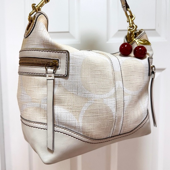 Coach Vintage Signature Linen and Ivory Leather Hobo Bag - Picture 3 of 13